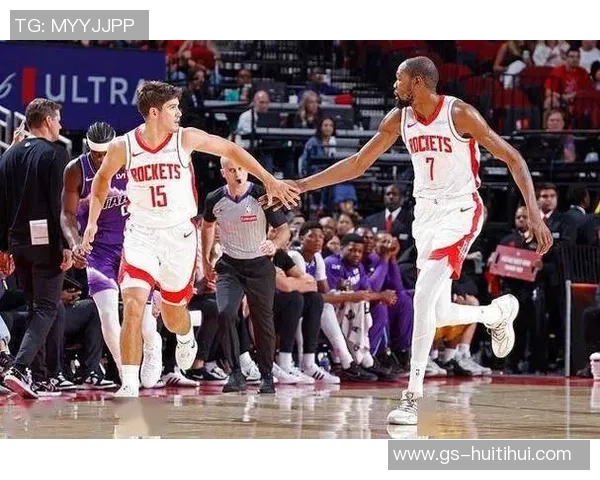 亚当斯在场时KD每百回合砍40.3分，三分命中率达42.3%——篮球场上的传奇默契