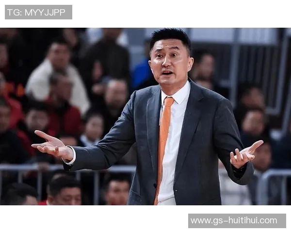 新一期男篮正式亮相，首场队内训练赛激情上演，杜峰带领蓝队夺冠