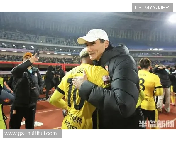 西海岸代理主帅：完美收官谢球迷队员